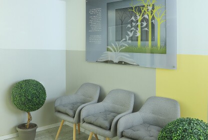 classroom-design-with-modern-desks-yellow-seats-watch-3d-rendering 8